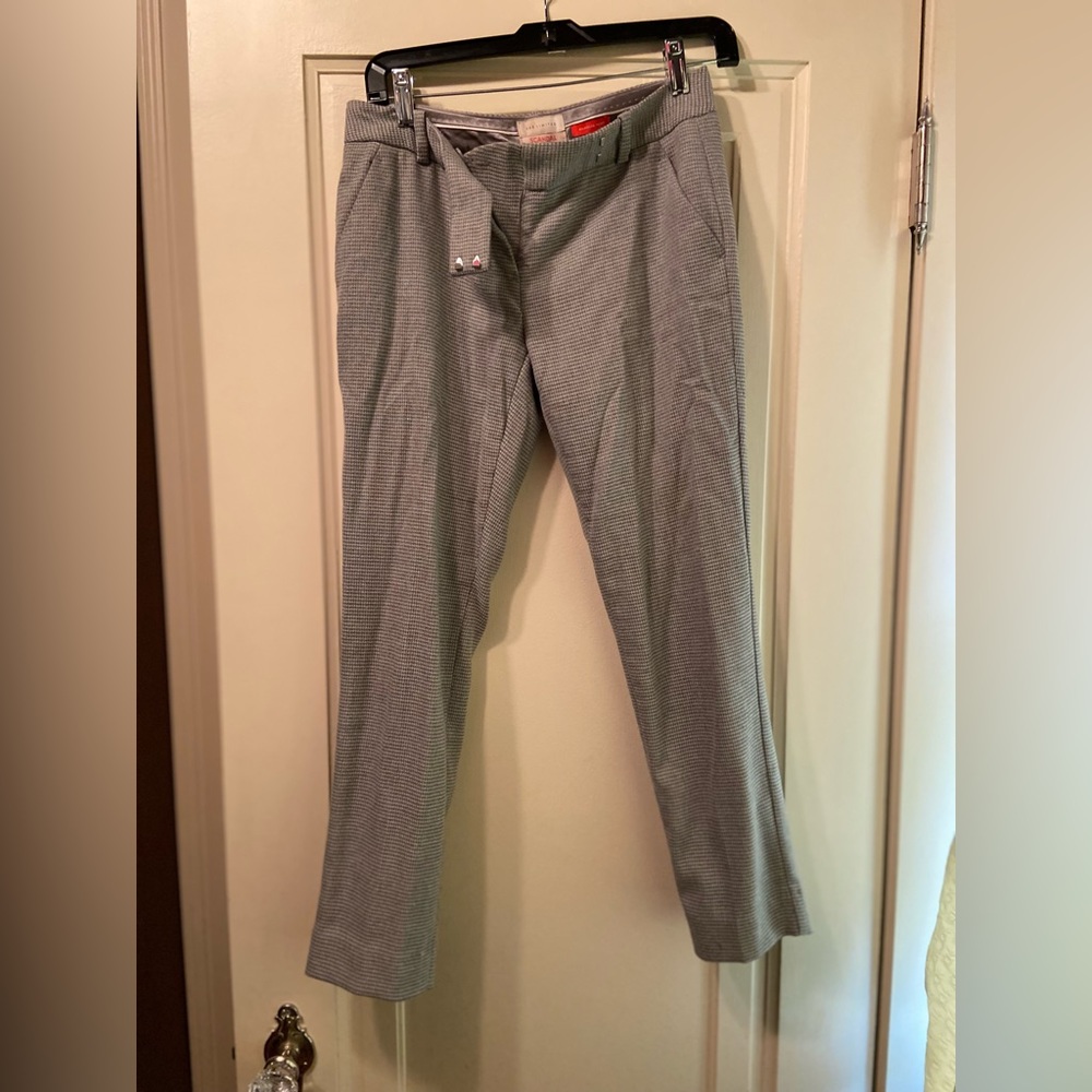 Limited Women’s Cropped Pants - Size 0